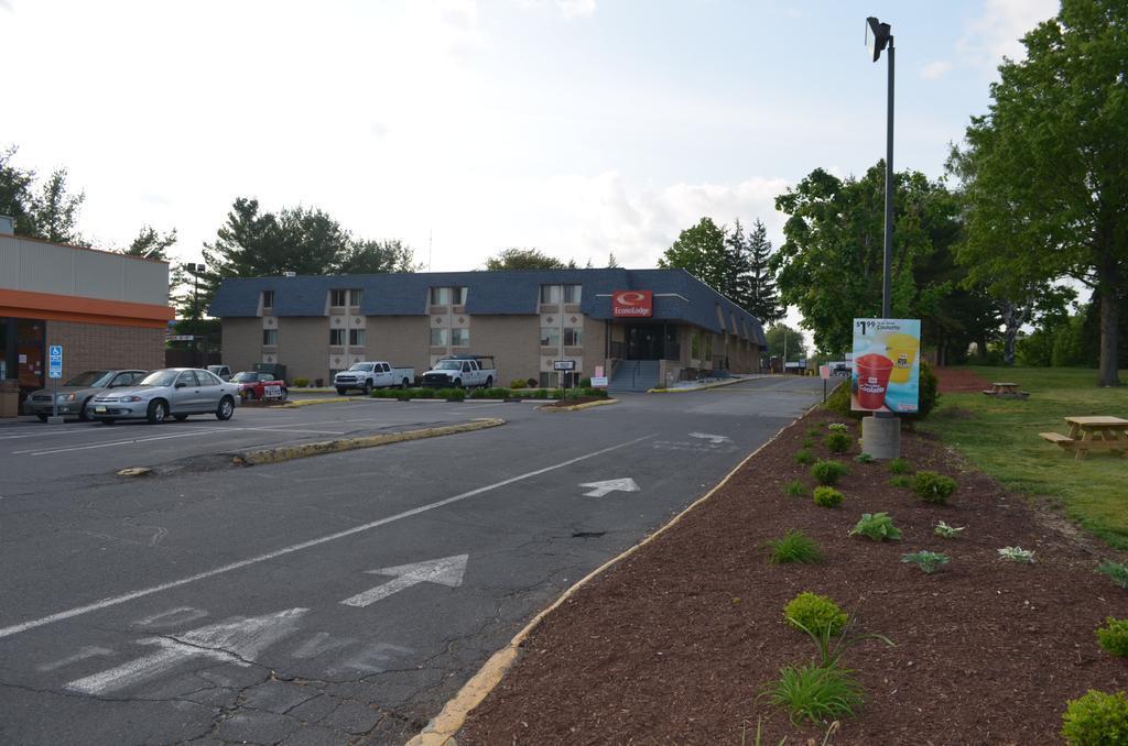 Econo Lodge Milldale - Southington Exterior photo