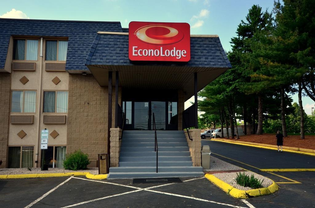 Econo Lodge Milldale - Southington Exterior photo